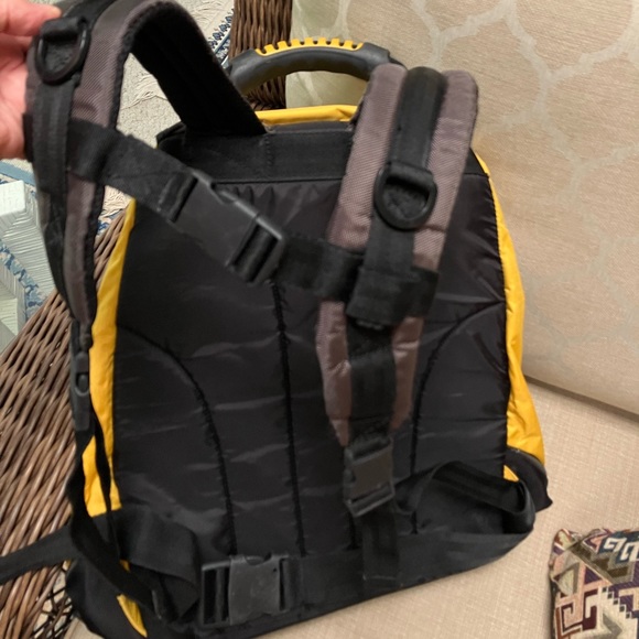 RARE vintage HUMMER backpack. Heavyduty yellow trimmed in black. Sturdy handle. - Picture 8 of 10